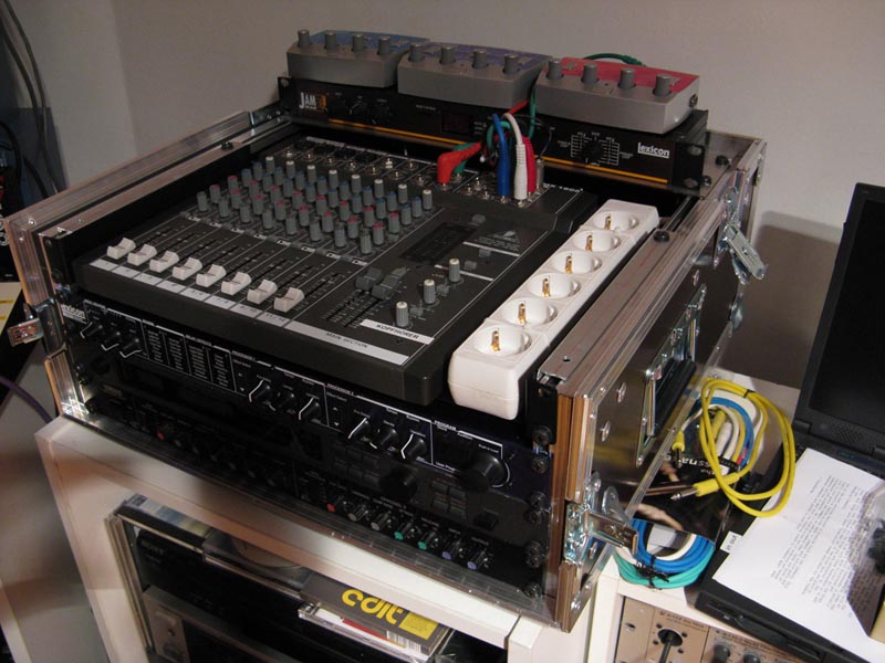 live_mixer_rack_small.jpg