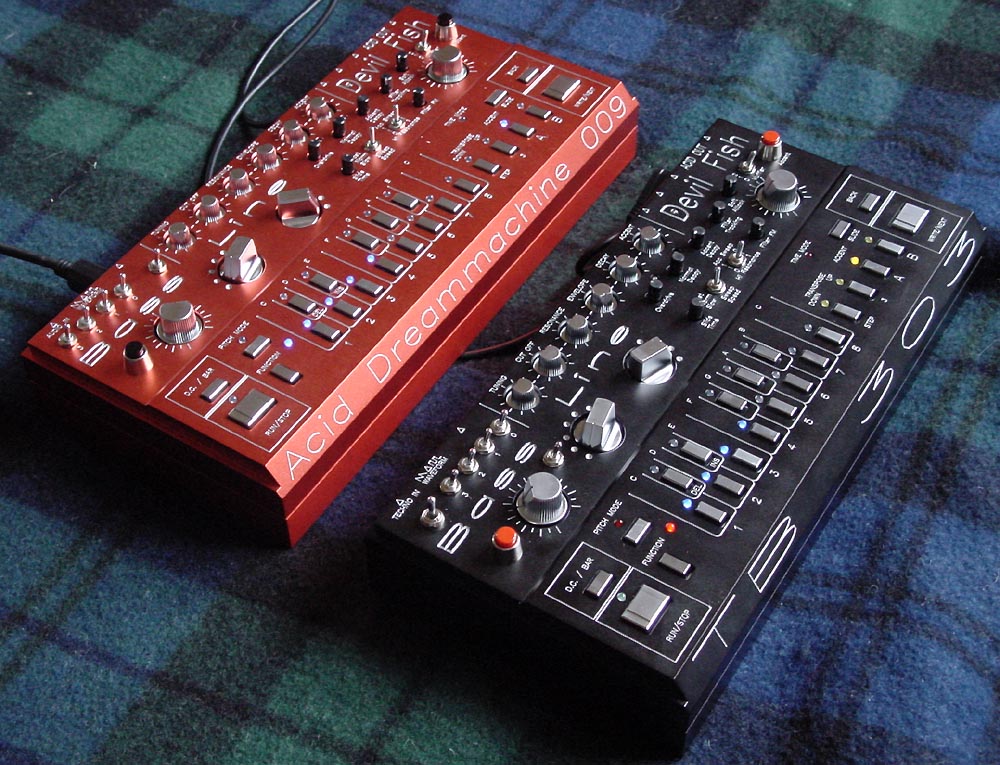 Devil-Fishes-Red-Black-AluCase.jpg