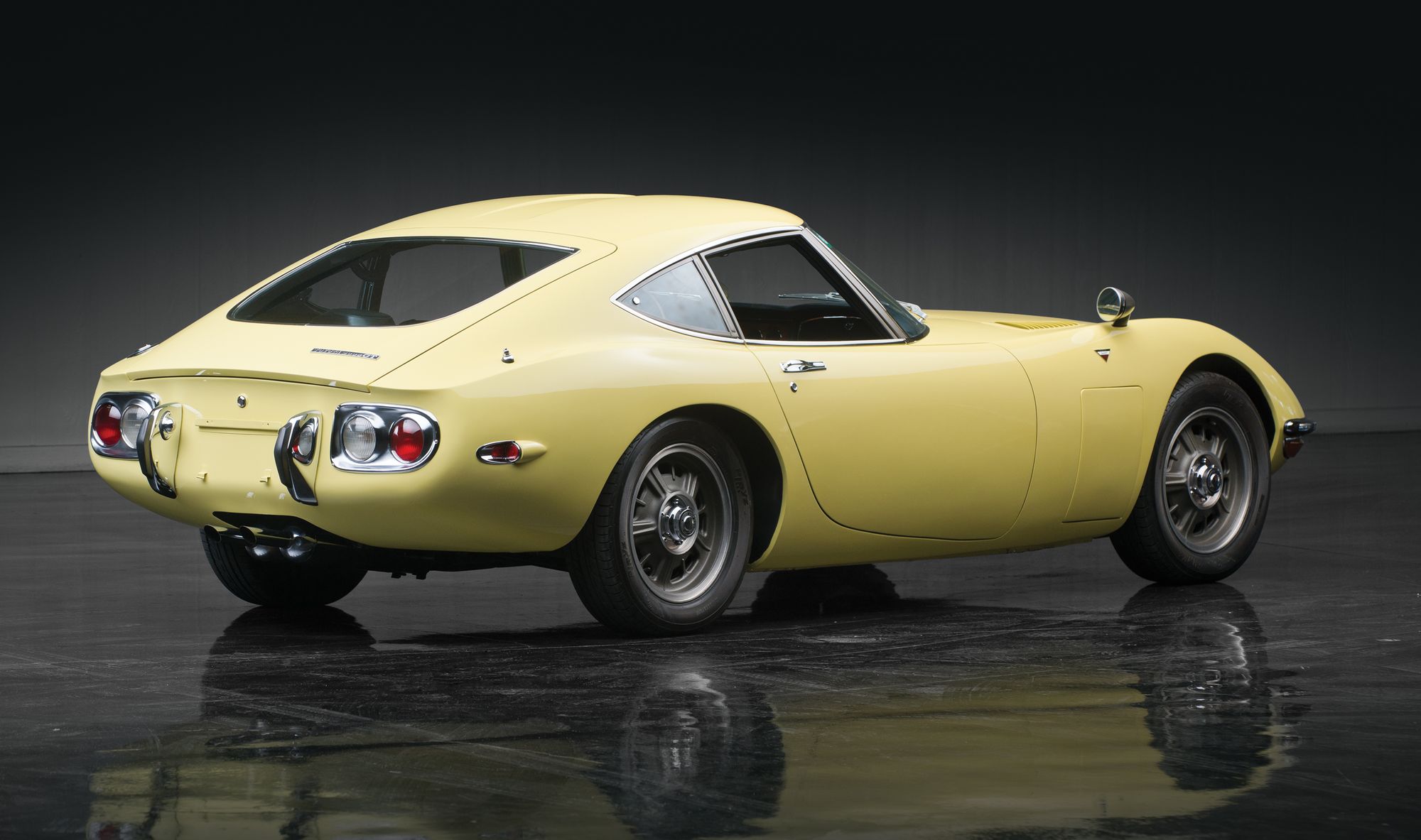 1967Toyota2000GT_02_2000.jpg