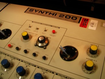 synthi200logo2yj7ado6ru.jpg