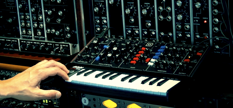 behringer-d-synthesizer-synth-pop.png