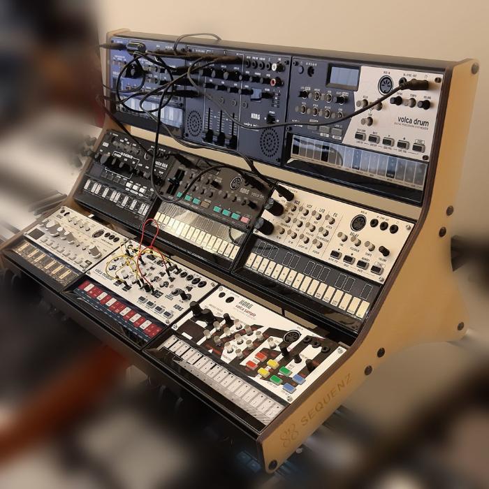 volca-rack_3x3_b_w700h700f.jpg