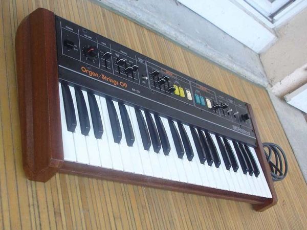 Roland-RS09.JPG