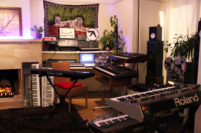 1-Legowelt-STUDIO-691x4601.jpg