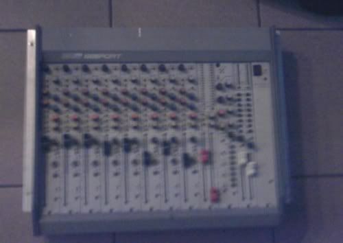 132770365-table-de-mixage.jpg