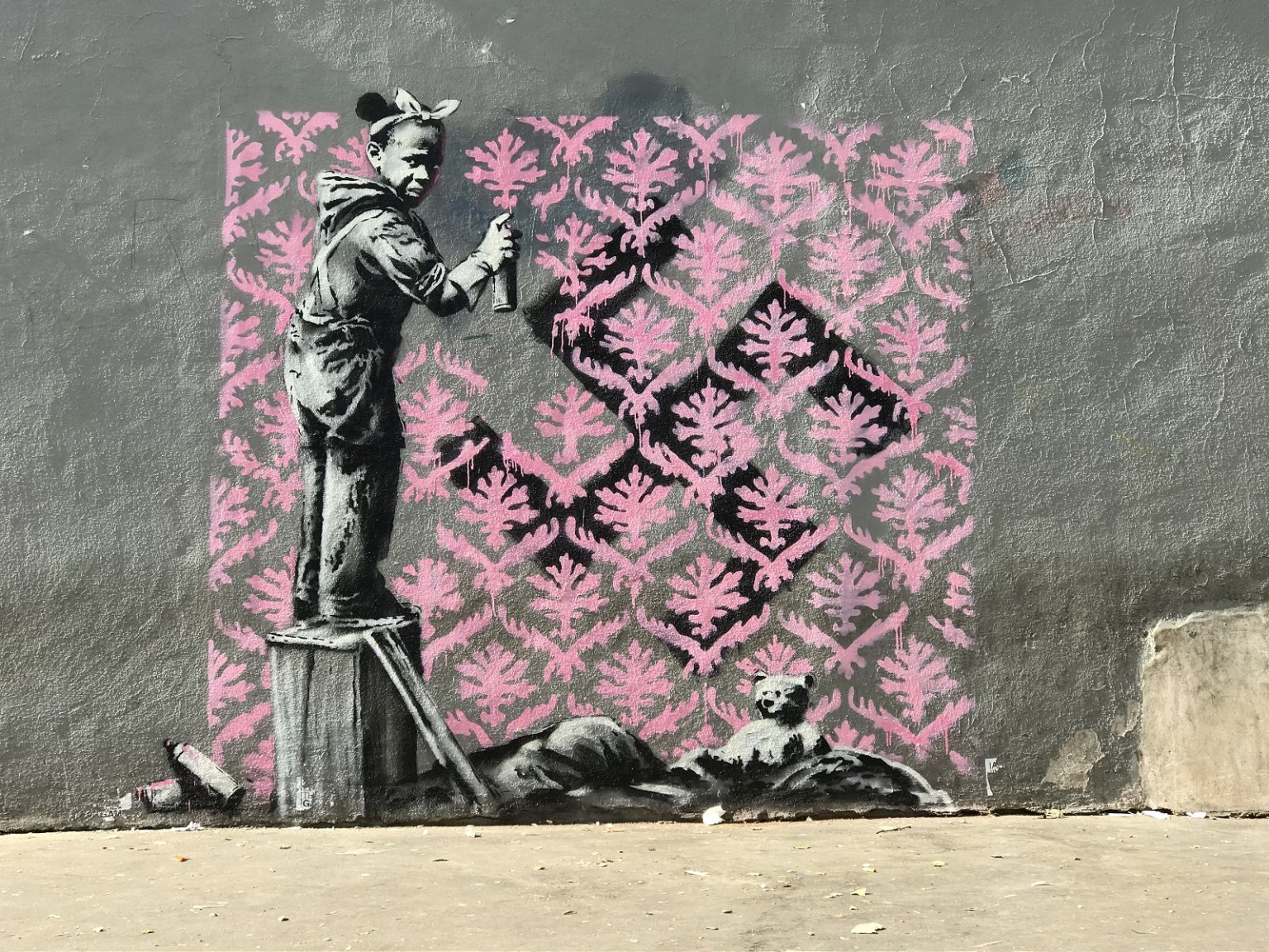 banksy_paris01-768x576@2x.jpeg