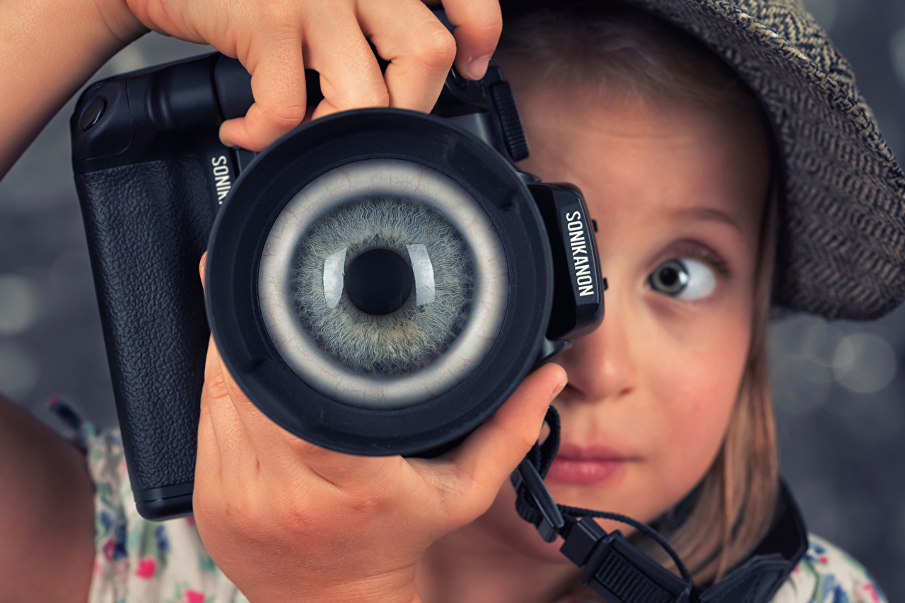 Eyes_Little_girls_Camera_440977.jpg