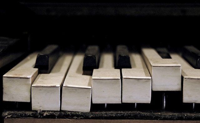 broken-piano-keys.jpg