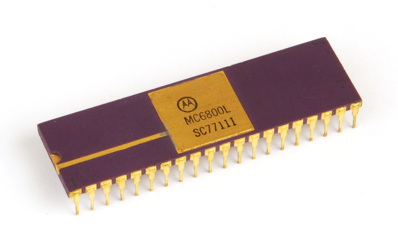 Motorola_MC6800_microprocessor.jpg