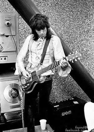 keith-richards-dan-armstrong-guitar-lucite-clear-ampeg-rolling-stones.jpg