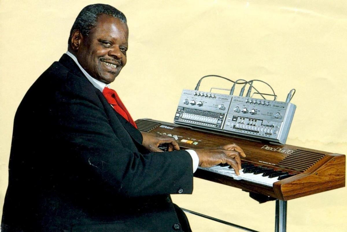 1982-roland-ad-featuring-oscar-peterson-with-piano-plus-tb-303-and-tr-606.jpg