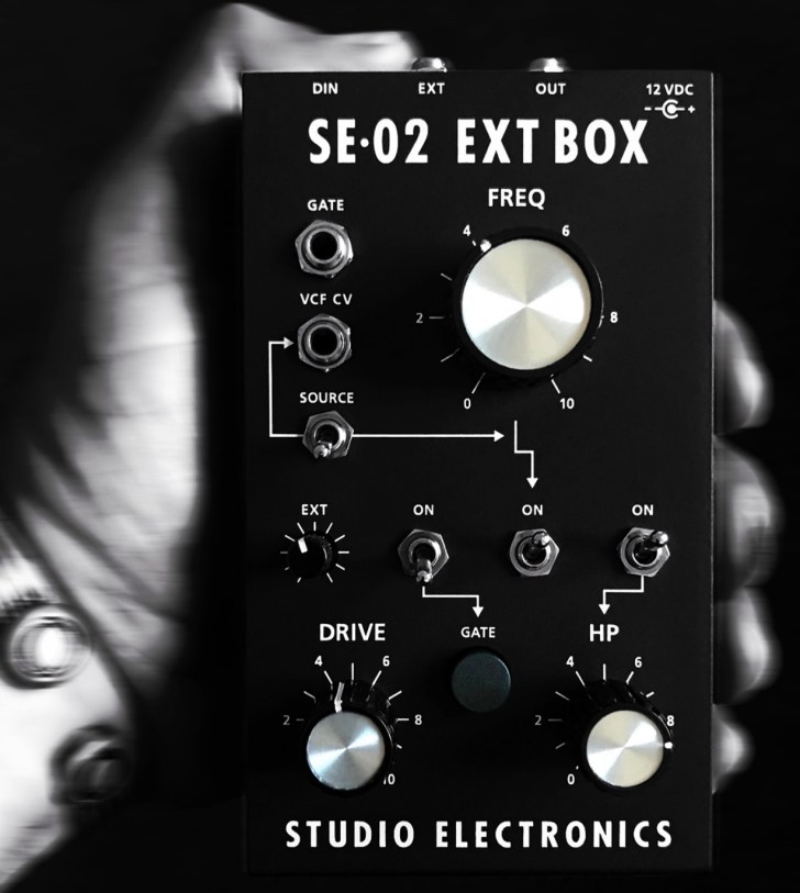 studio-electronics-se-02-ext-box.jpg