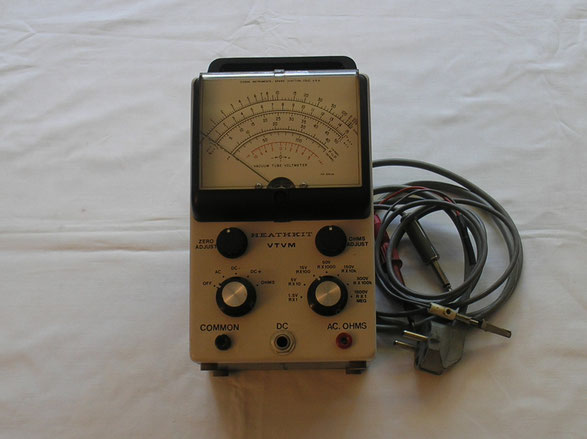 heathkit-michigan-usa-r%C3%B6hren-voltmeter-im-5218-von-1980.jpg