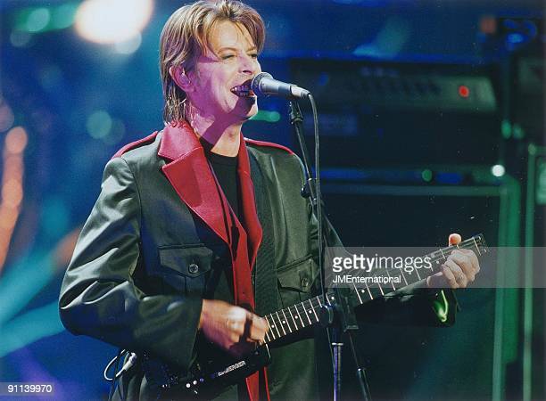 photo-of-david-bowie-performing-live-onstage-with-placebo-playing-picture-id91139970