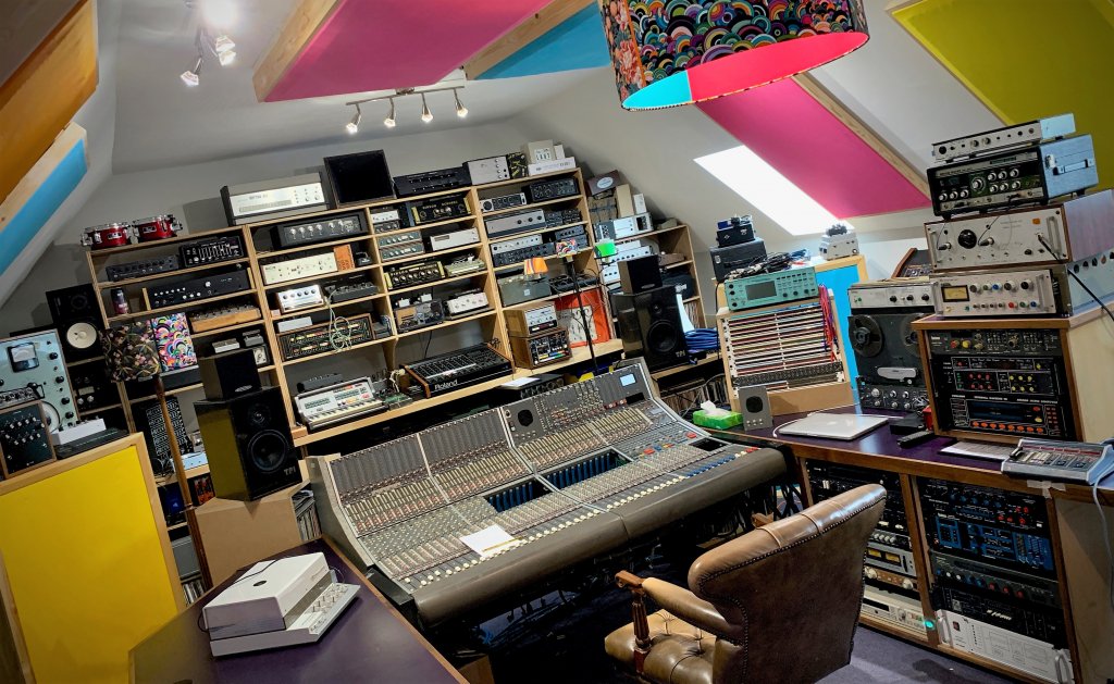 Soundgas-Studio-Calrec-Console-e-1024x629.jpg
