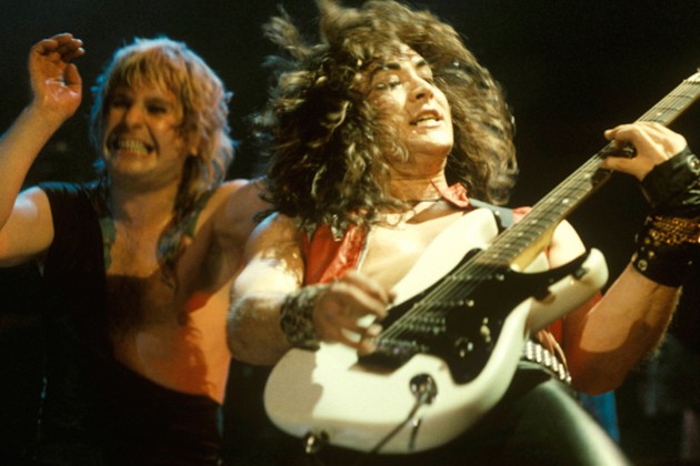 jake-e-lee-on-stage-with-ozzy-osbourne-in-1984.jpg