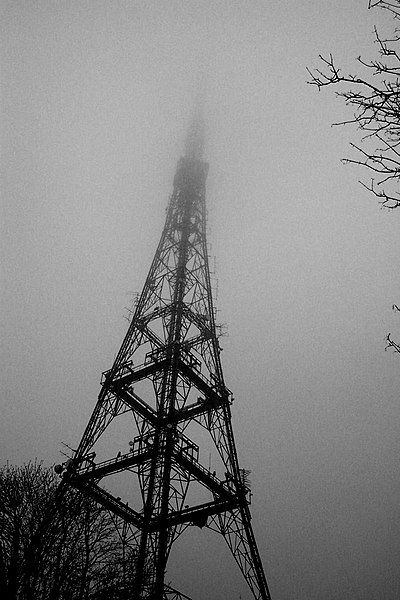400px-2005-03-30_-_London_-_Crystal_Palace_-_BBC_Radio_Tower_1_4887152961.jpg