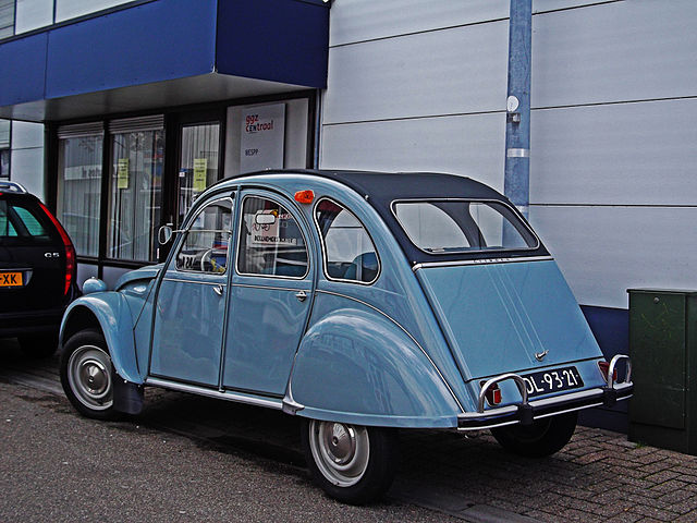 640px-Citroen_2CV_AZAM_6_%2817170288067%29.jpg
