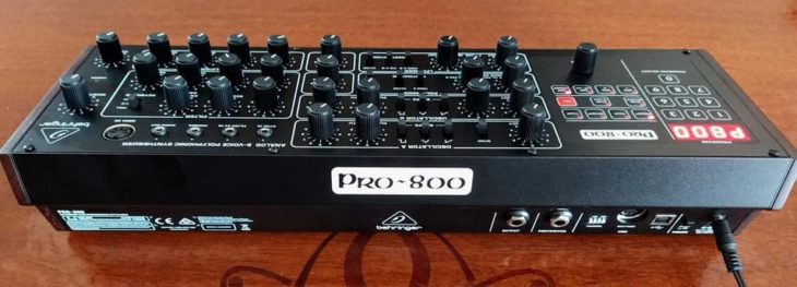 behringer-pro-800-synthesizer-2-730x263.jpg