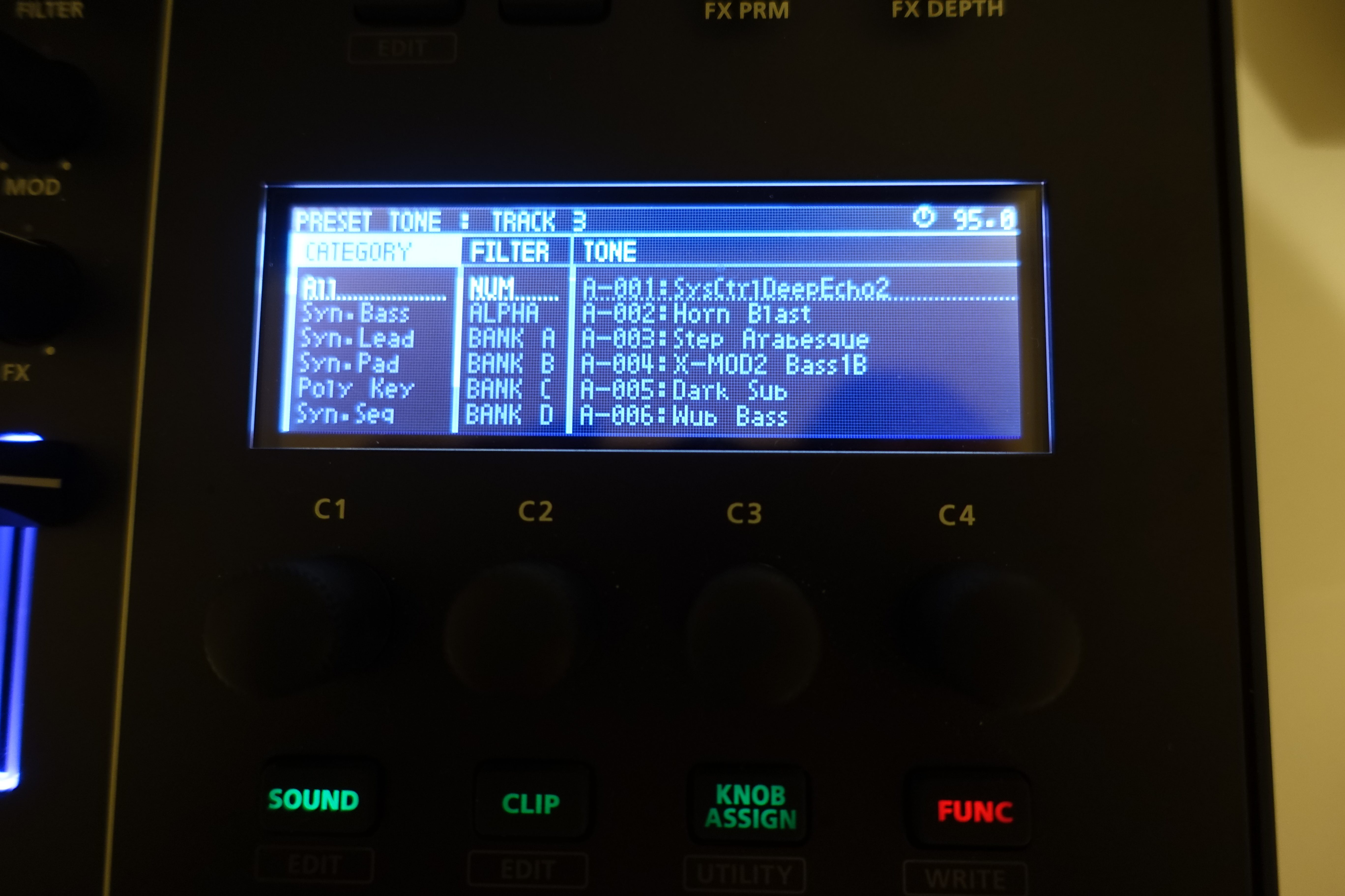 roland-mc-707-sound-display.jpg